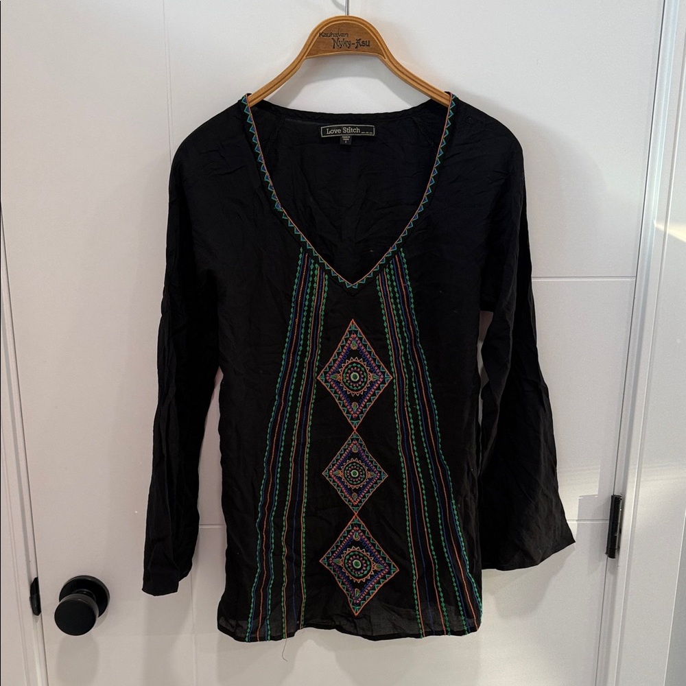 Love Stitch Black V-Neck Embroidered Geometric Tunic size small